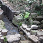 水流の音は耳を癒します