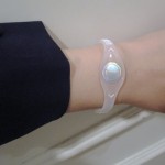 お客様からパワーバランスブレスを 効果期待でビジネスシーンにも涼しげ。