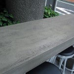 テラス席のハイテーブル