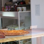 バゲットの奥にフレンチトースト(テイクアウト)